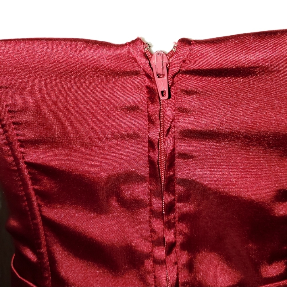 ❤NWOT- Gorgeous Red Satin Strapless Gown w/ Belted Waist ❤ - Picture 5 of 15